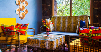 Ichumbi Gorilla Lodge Ichumbi Gorilla Lodge: Sitzgruppe in der Lounge