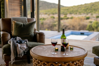 Kwandwe Great Fish River Lodge: Wein auf dem Zimmer