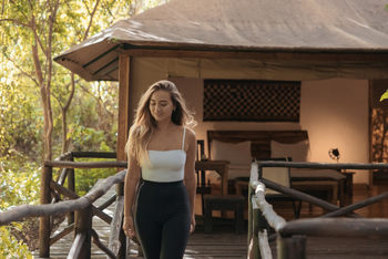 Rhino River Camp: Gast am Zelt