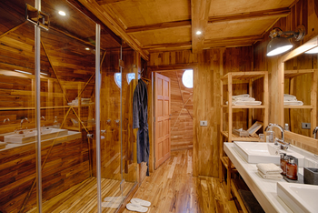 The Highlands Camp: Gästebad