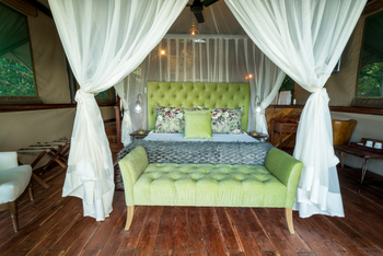 Tintswalo at Siankaba: Lumangwe Falls Suite