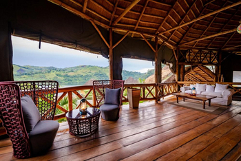 Crater Safari Lodge: Sitzgruppe in der Lounge
