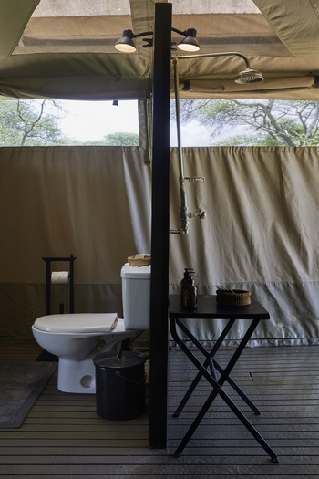 Legendary Songa Migrational Camp: Toilette