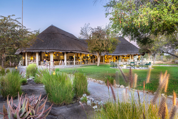 Mushara Bush Camp: Lodge und Garten