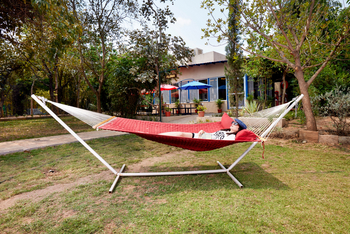 Tathastu Resort Pench: Hängematte