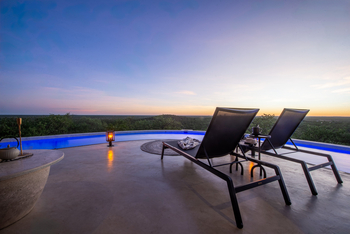 The Ekipa Etosha: Pool am Abend