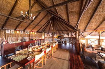 Camp Savuti: Esstisch