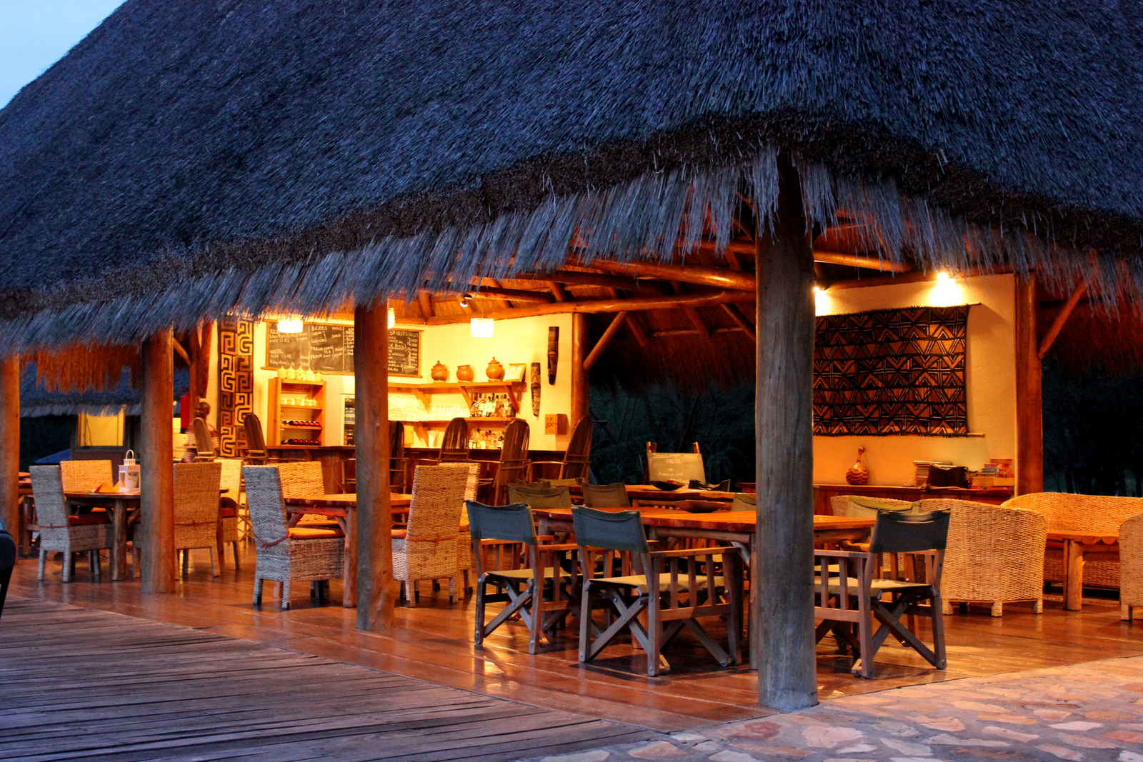 Enjojo Lodge Enjojo Lodge: Lounge bei Nacht