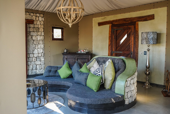 Etosha Oberland Lodge Etosha Oberland Lodge: Rundes Sofa