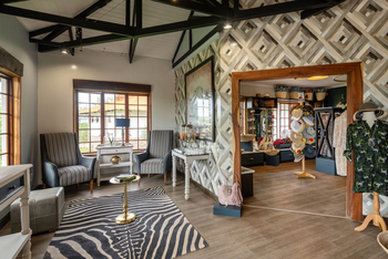 Etosha Safari Lodge: Curio Shop