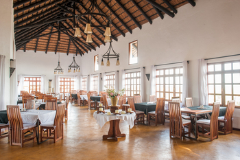 Farm House Valley Lodge: Restaurant