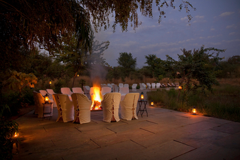 Khem Villas: Lagerfeuer