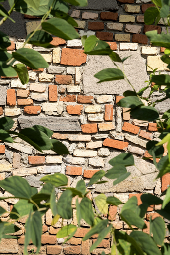 Volcanoes Kyambura Gorge Lodge: Maurerhandwerk