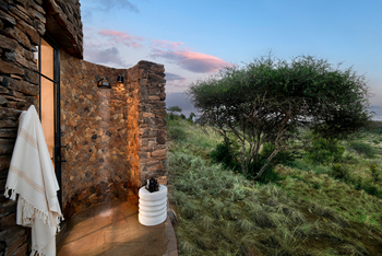 andBeyond Suyian Lodge: Außendusche