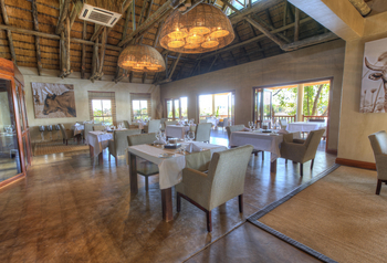 Divava Okavango Lodge and Spa: Speisesaal