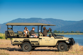 Nyamatusi Camp Nyamatusi Camp: Beobachtung aus Auto