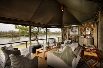 Amanzi Camp: Lounge