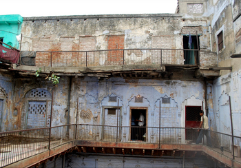 Haveli Dharampura: 23 Damals