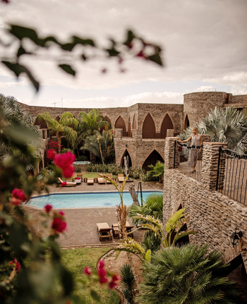 Le Mirage: Innenhof mit Pool