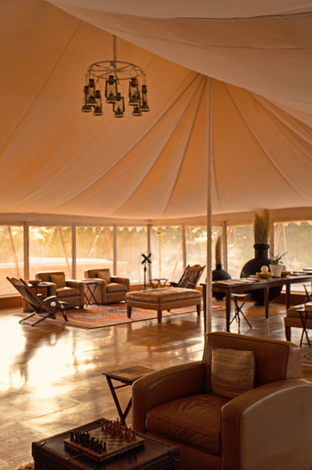 Sujan The Serai: Schachspiel im Gemeinschaftszelt