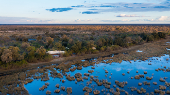The Dhow Suite at Zarafa: Lage am Wasser