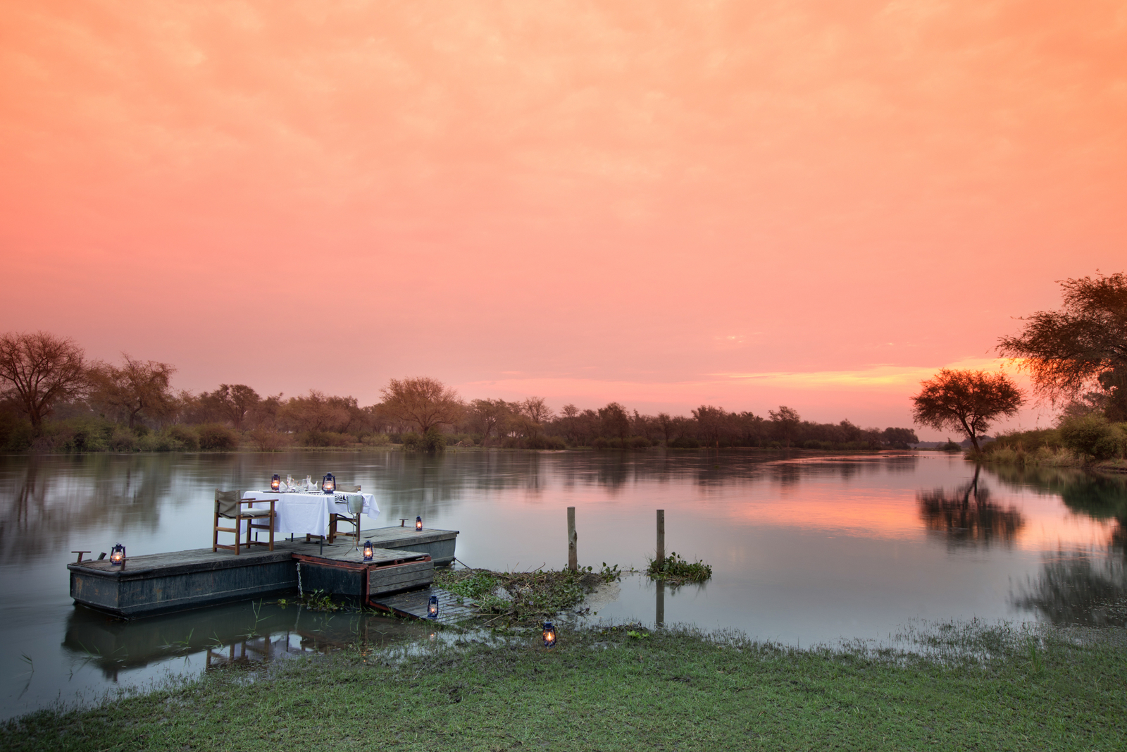 Amanzi Camp Amanzi Camp: Private Dining am Anlegesteg