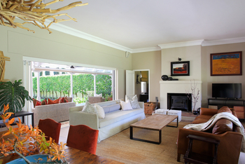 La Clé Village: Domain - Lounge und Fenster zur Terrasse