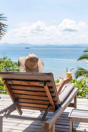 Time + Tide Tsara Komba: Gast auf Liegestuhl