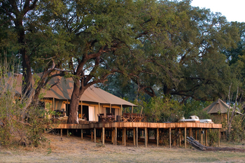 Zarafa Camp: Deck auf Plattform