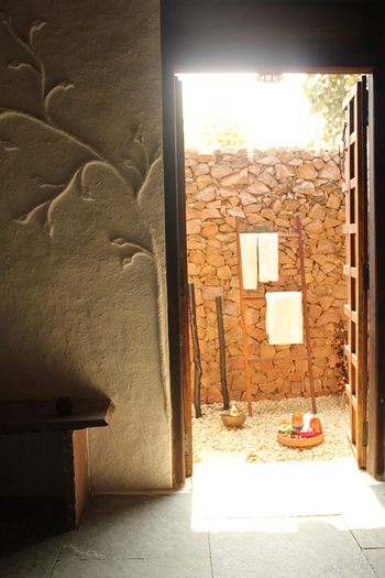 Flame of the Forest Safari Lodge: Außendusche