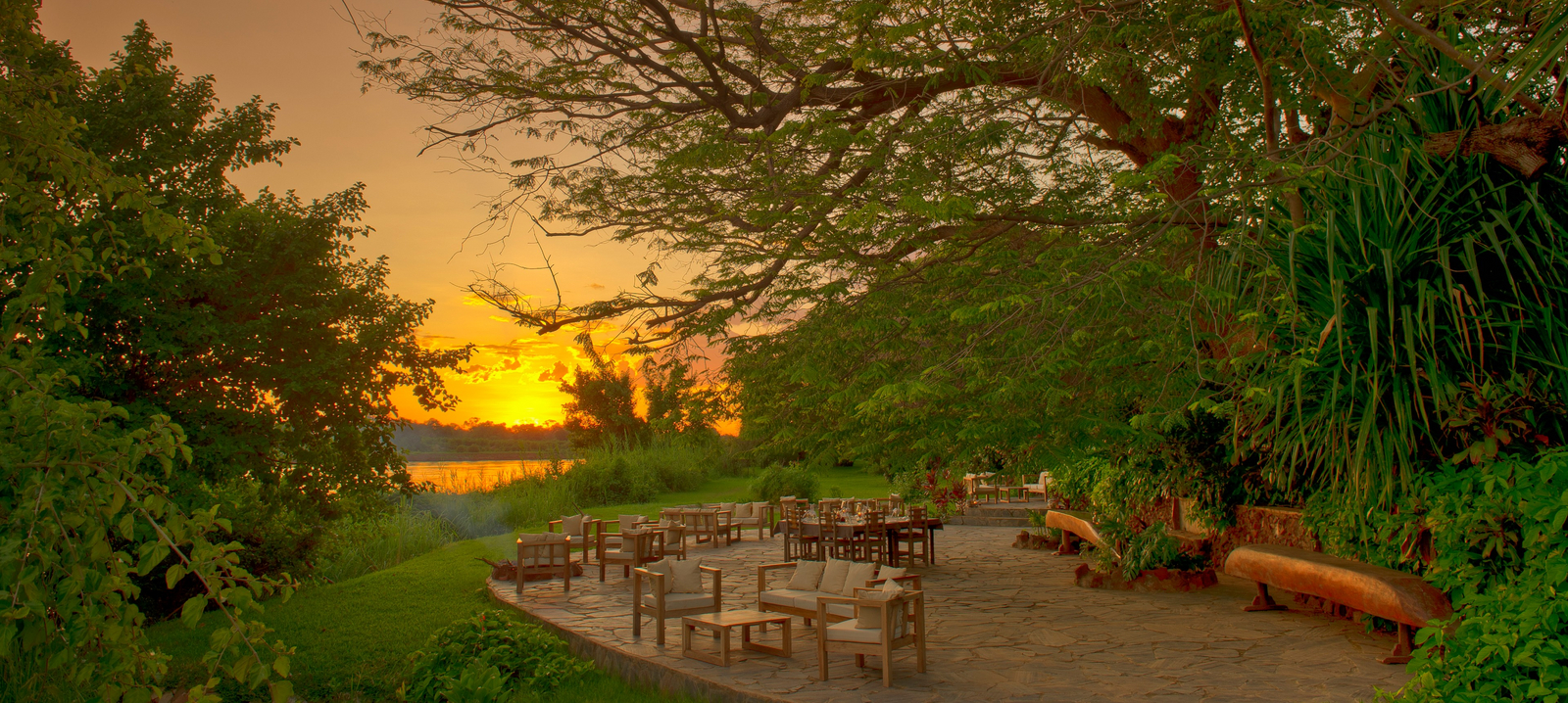 Kanyemba Lodge Kanyemba Lodge: Open-Air Lounge am Sambesi