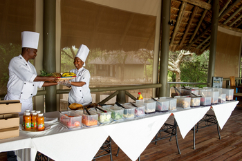 Lake Burunge Tented Lodge: Buffet