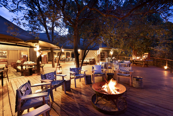 Mara Toto Tree Camp: Feuerschale auf dem Deck