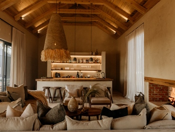 Otjiwa Savanna Luxury Villa: Lounge und Bar