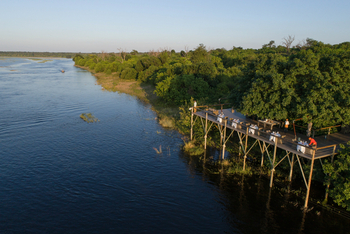 Chobe Game Lodge: Pfahlbau-Deck