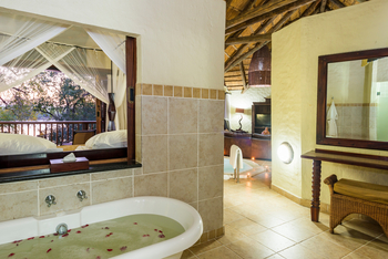 David Livingstone Safari Lodge: Blütenbad