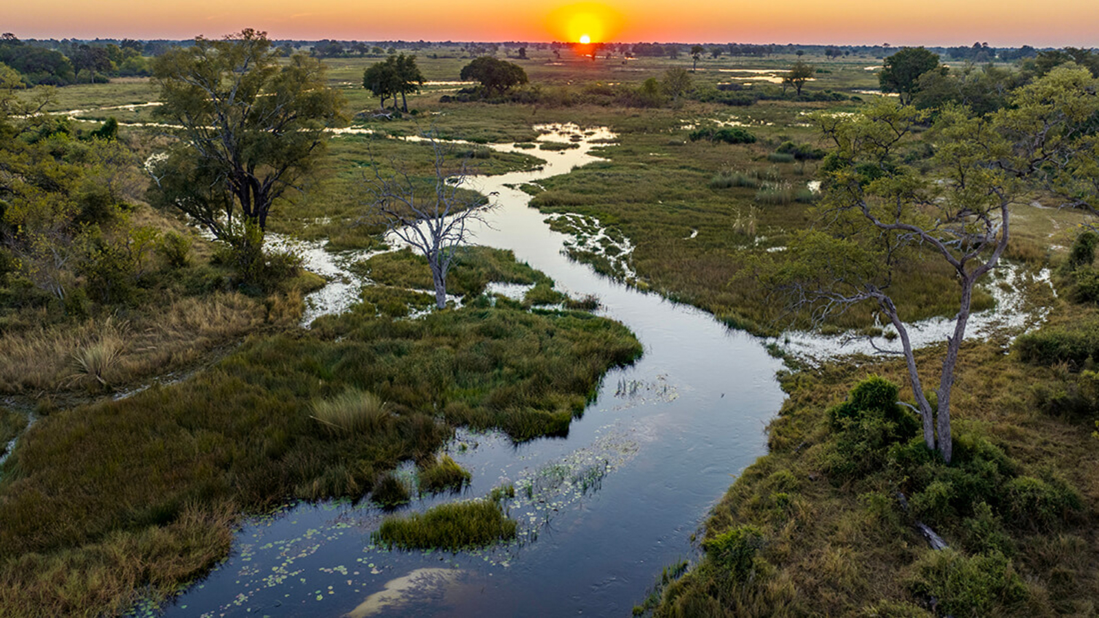 Mbamba Camp Mbamba Camp: Kanäle zur Hochwasserzeit