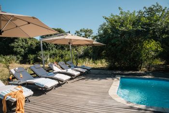 Muzimu Lodge: Pool Deck