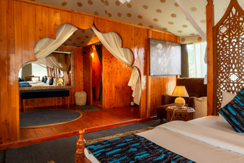 Naona Moru Camp: Durchgang zum Bad