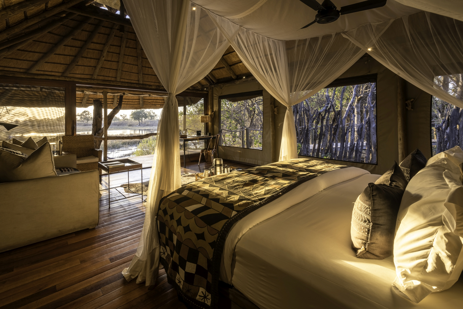 Savuti Camp Savuti Camp: Doppelbett mit Moskitonet