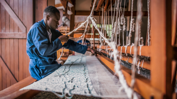 Elewana Arusha Coffee Lodge: Webstuhl