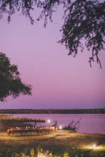 Kutali Camp Kutali Camp: Dinner bei Laternenschein