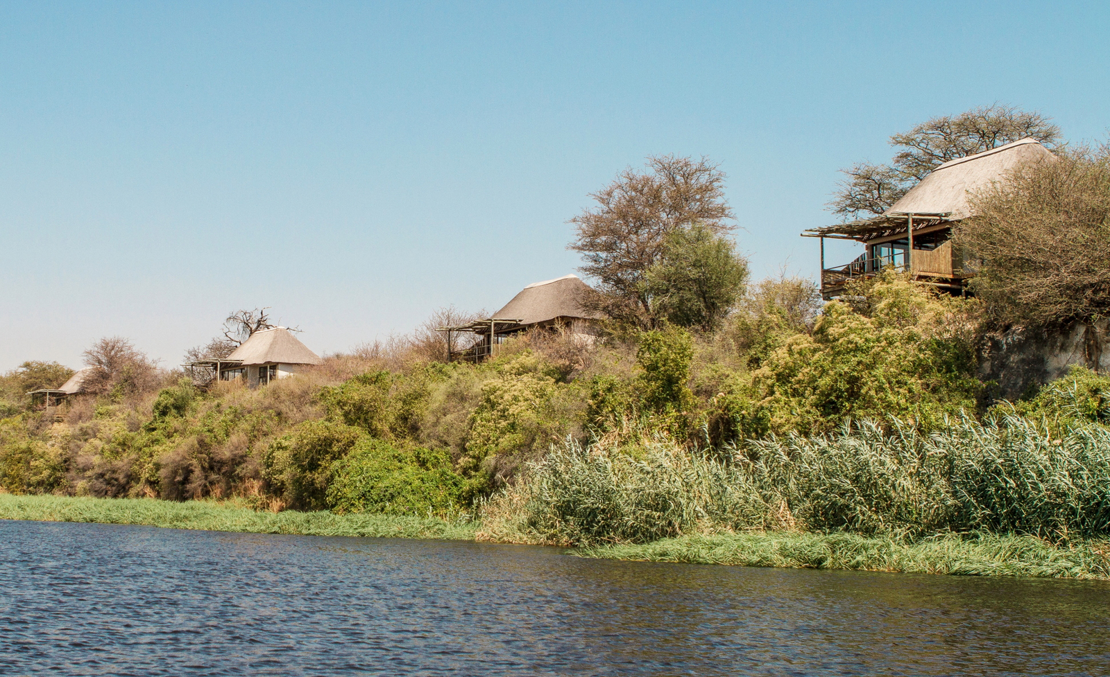 Leroo La Tau Lodge Leroo La Tau Lodge: Gästechalets am Boteti-Ufer