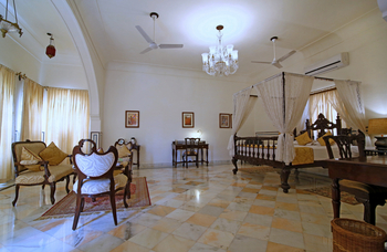 Nahargarh: Deluxe Room mit Kronleuchter