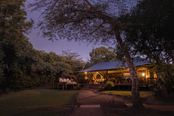 Ngare Serian Camp: Hauptzelt am Abend