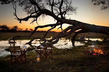 Okavango Explorers Camp Okavango Explorers Camp: Feuer zum Sundowner