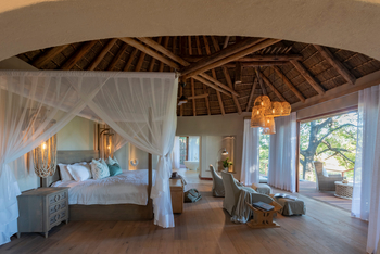 Dulini River: Reetgedeckte Suite