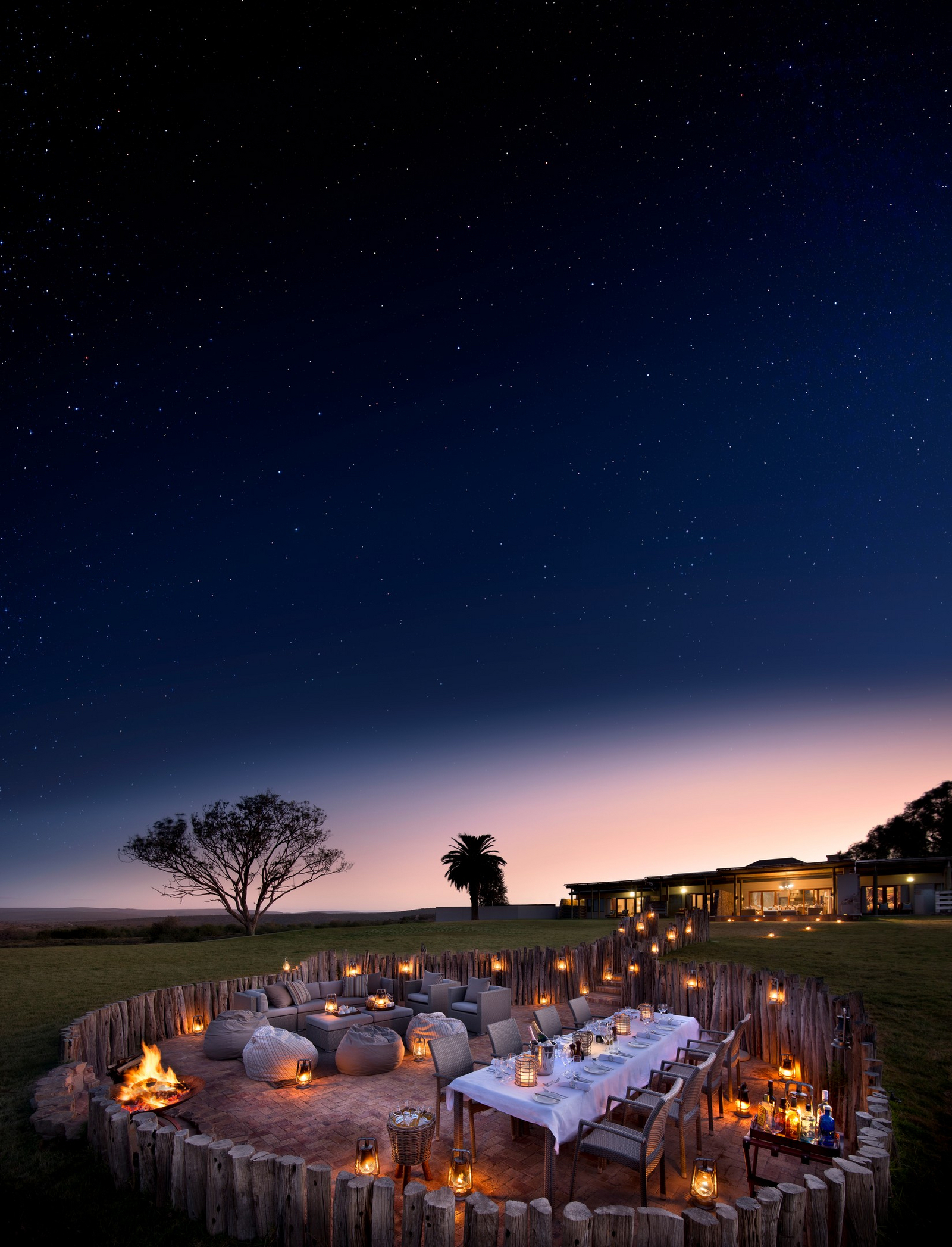 Kwandwe Fort House Kwandwe Fort House: Boma bei Nacht