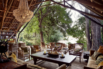 Laba Jongomero: Überdachte Lounge