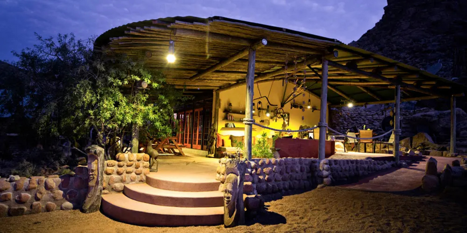 Namtib Desert Lodge Namtib Desert Lodge: Treepe zum Eingang